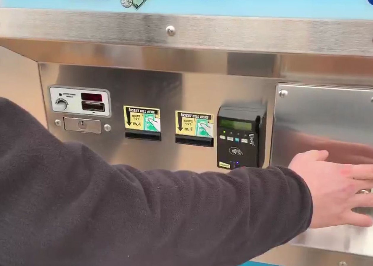Ice vending payment and control panel